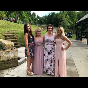 Calvin Klein’s blush floral maxi 🌸🌺